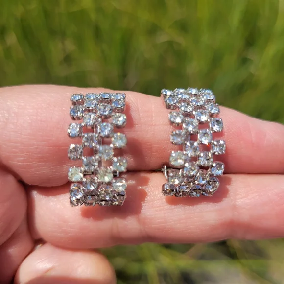 Western Germany Rhinestone Clip On Vintage Earrings ~ Costume Jewelry ~ Sparkle! - Picture 1 of 16